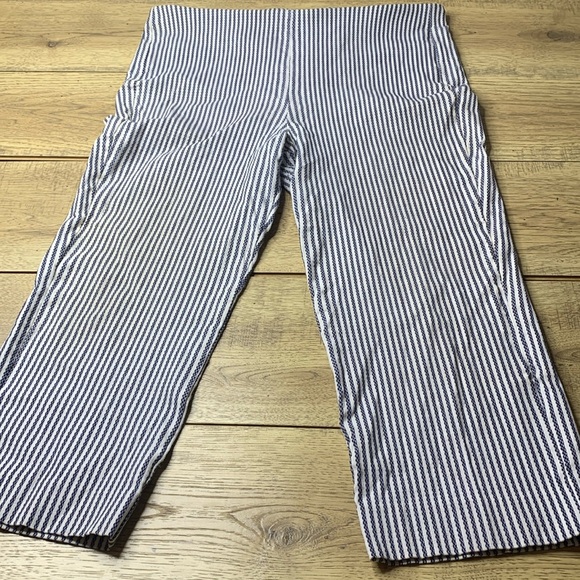 Chico's Pants - Chicos Cropped Pull On Pants Size 2.5